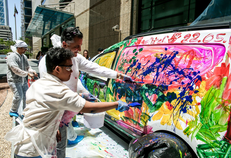 Kids daub Renault Dokker with paint for Ramadan