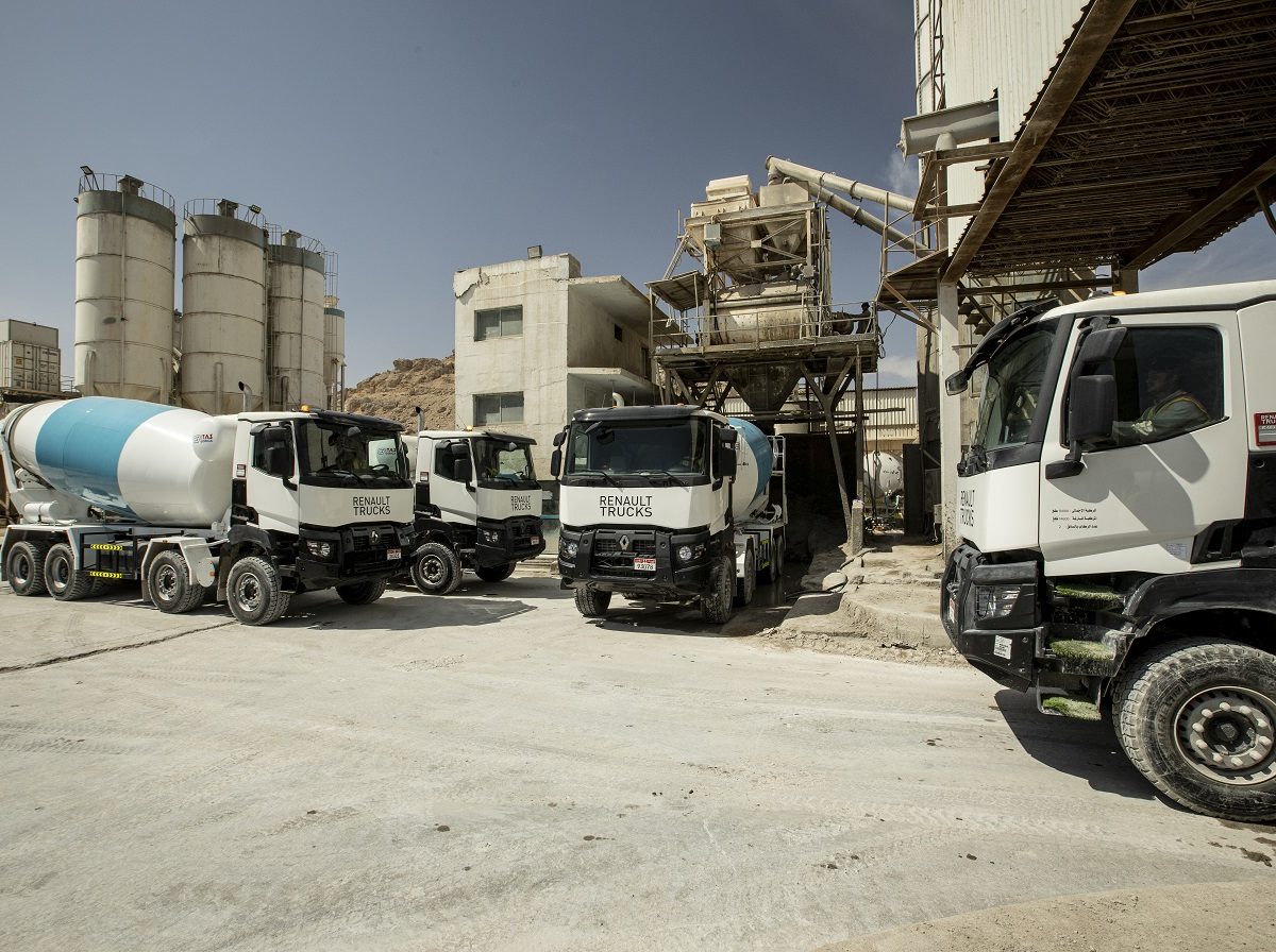 Al Masaood delivers five Renault K440 P8x4 mixer trucks to Ocean Readymix & Precast