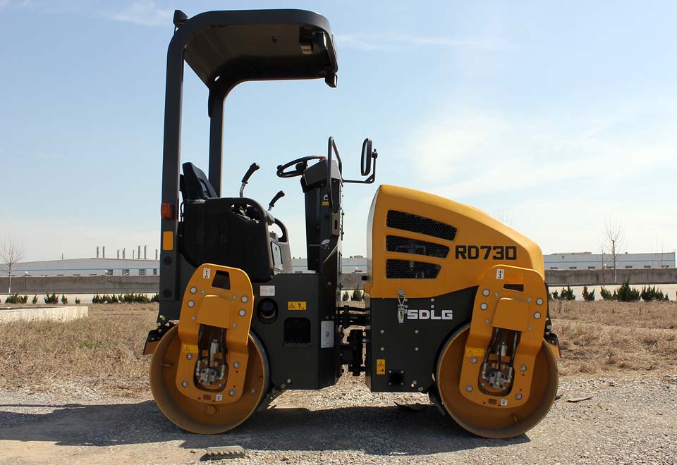 SDLG unveils first asphalt compactor for Middle East and Africa