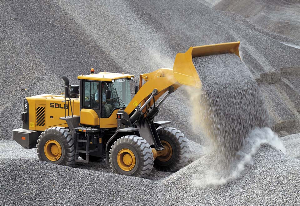 An SDLG LG959 wheel loader proves itself in sweltering heat