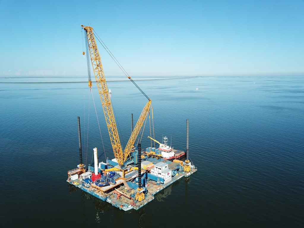 Demag PC 6800-1 pedestal crane lifts 89 foundation piles for Fryslân wind farm on the IJsselmeer