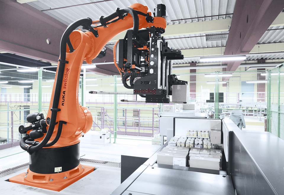 Swisslog debuts robot for packing stock pallets