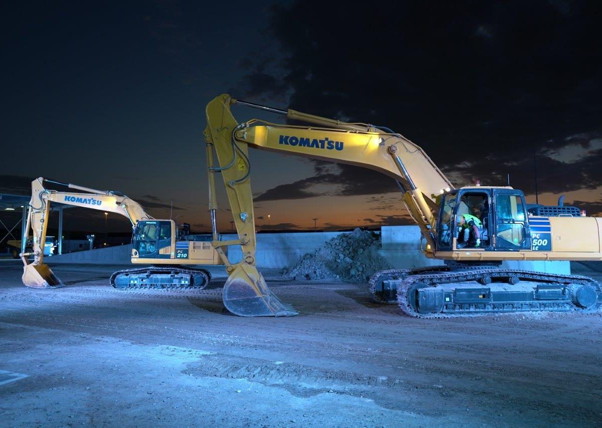 Big buckets for tough working conditions: Komatsu launches the PC210-10M0 and the PC500LC-10R hydraulic excavators in the Middle East