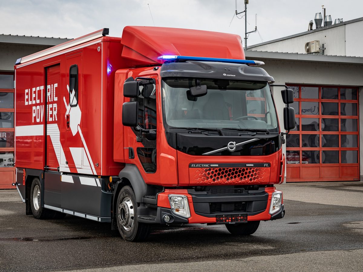 Pictures: Rosenbauer presents fire service vehicle on a fully electrically powered series chassis