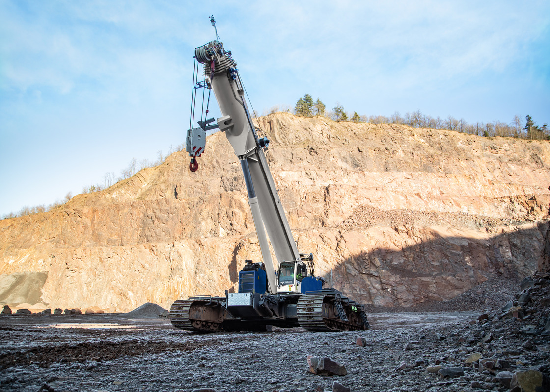 Pictures:  The Tadano GTC-1800EX telescopic boom crawler crane