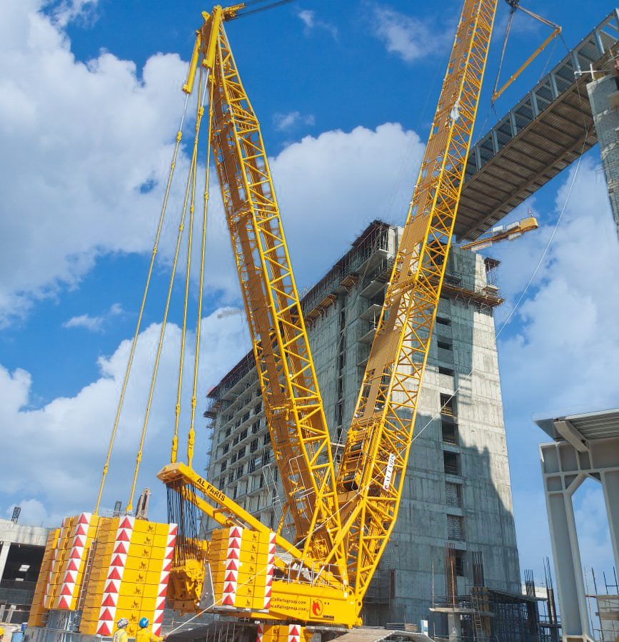 Pictures: Al Faris lifts 36m suspended bridge in Ras Al Khaimah using a Liebherr 600t crawler crane with SL2DB configuration and 96m main boom