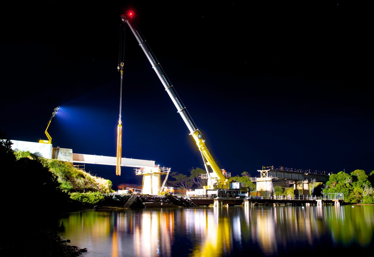 Grove cranes rebuild 92m bridge in three days