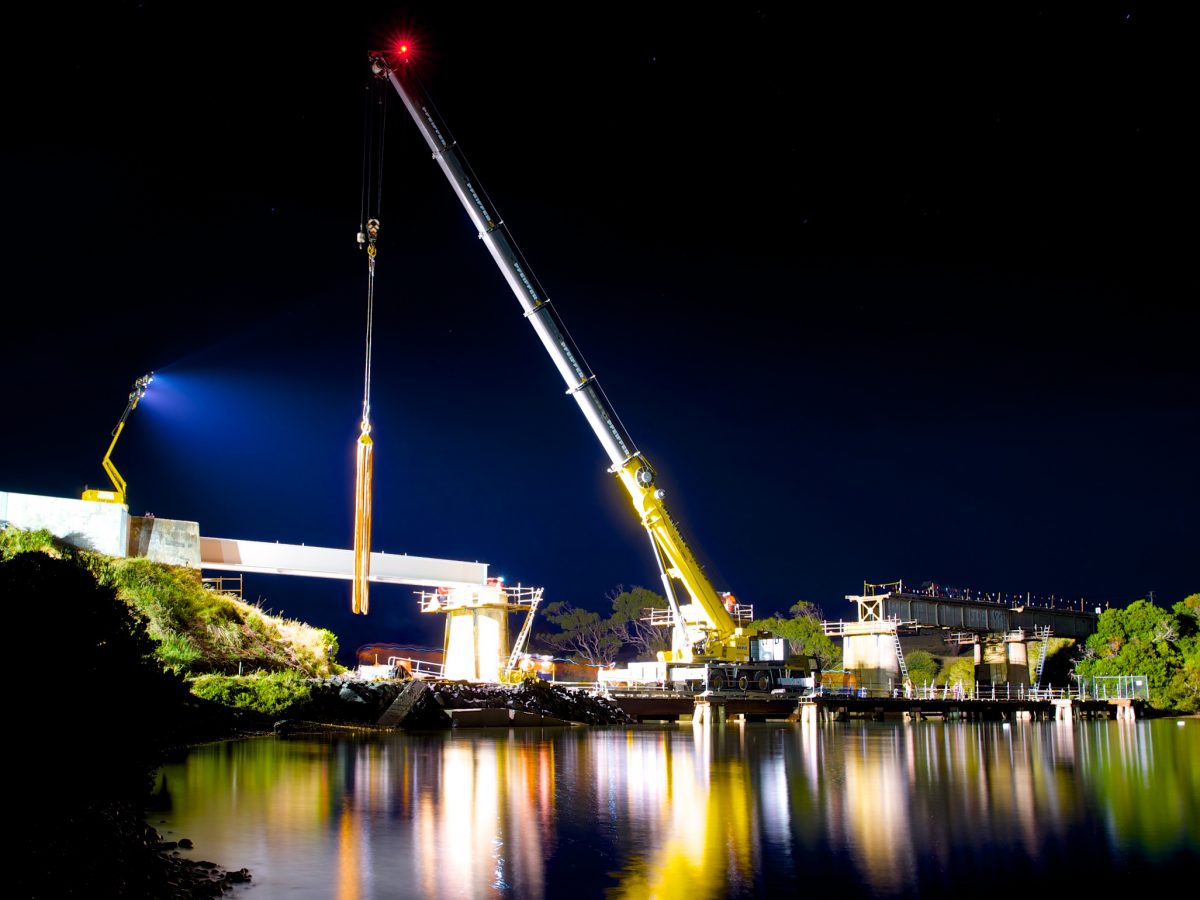 Grove cranes rebuild 92m bridge in three days