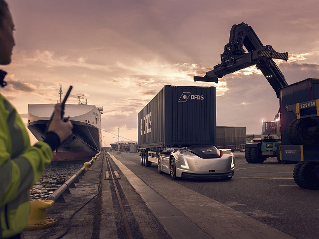 Volvo Trucks’ autonomous and electric vehicle Vera to transport goods from a logistics centre to a port terminal in Sweden