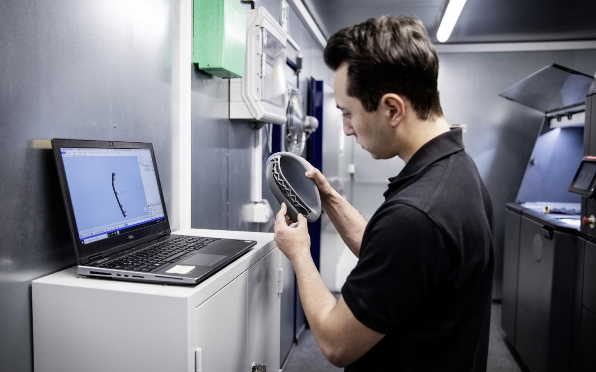 Daimler Buses creates mobile 3D printing centre for production of spare parts