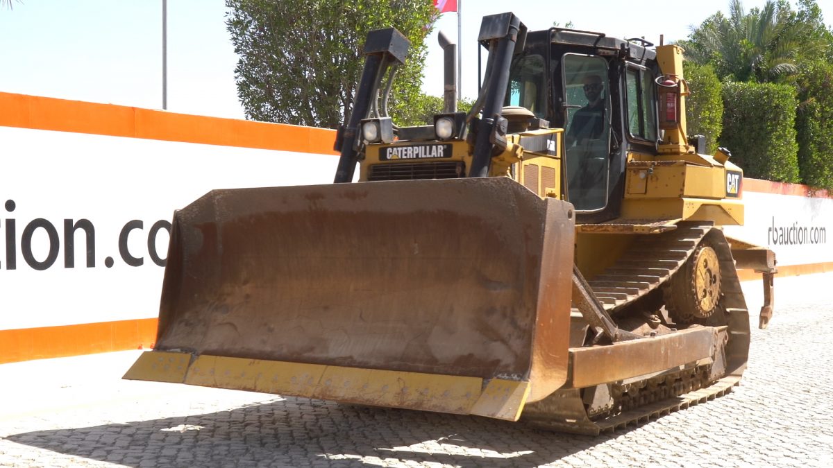 Ritchie Bros. presents 5 tips to determine the value of a used dozer