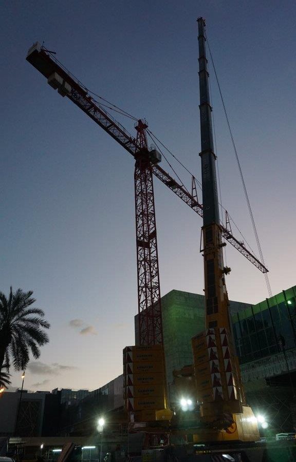 In Pictures: Dismantling a Wolffkran tower crane at the Dubai Mall expansion link bridge