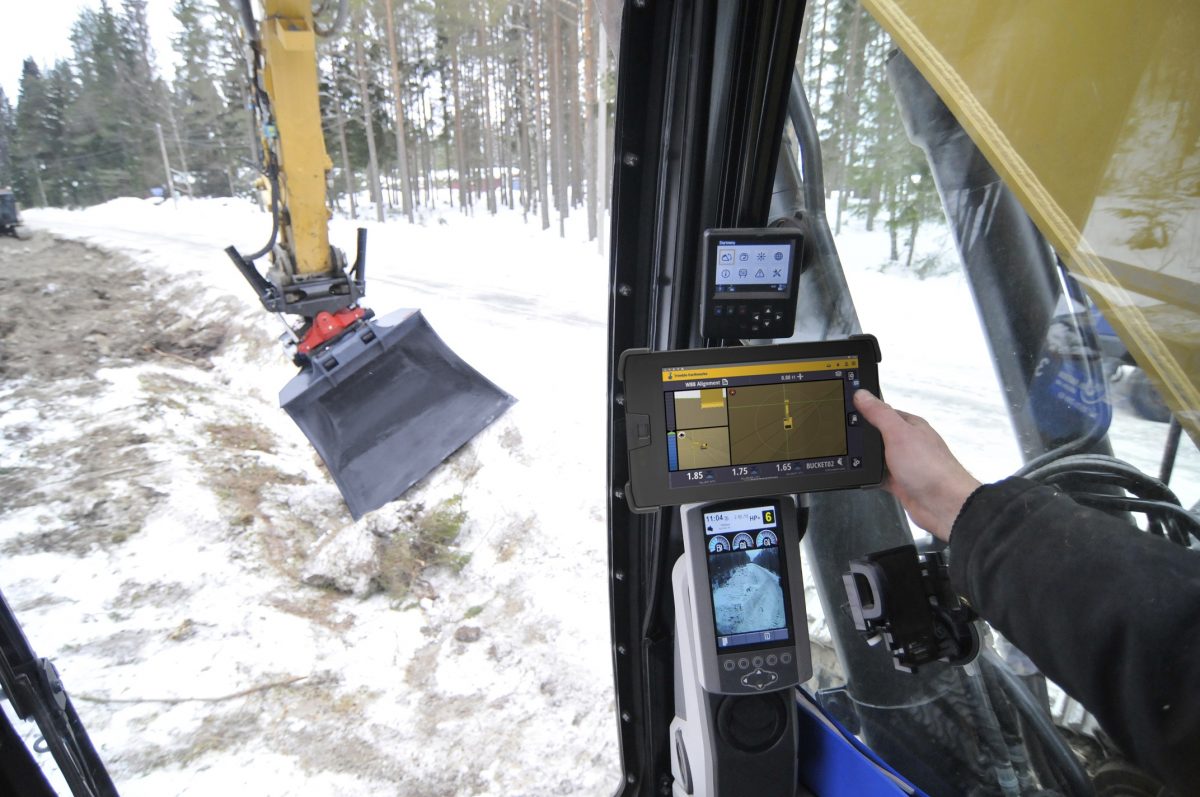 Trimble and Kobelco announce factory-fit machine control for Kobelco excavators in Europe