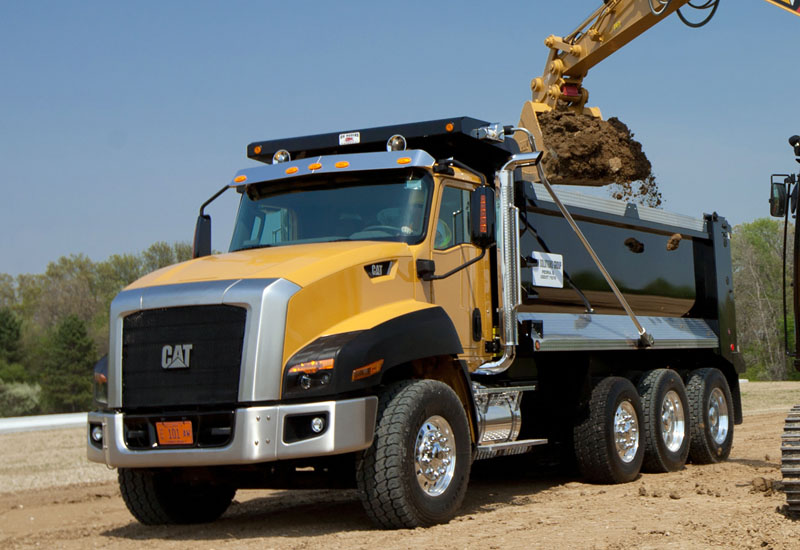 Caterpillar ends dump truck deal with Navistar