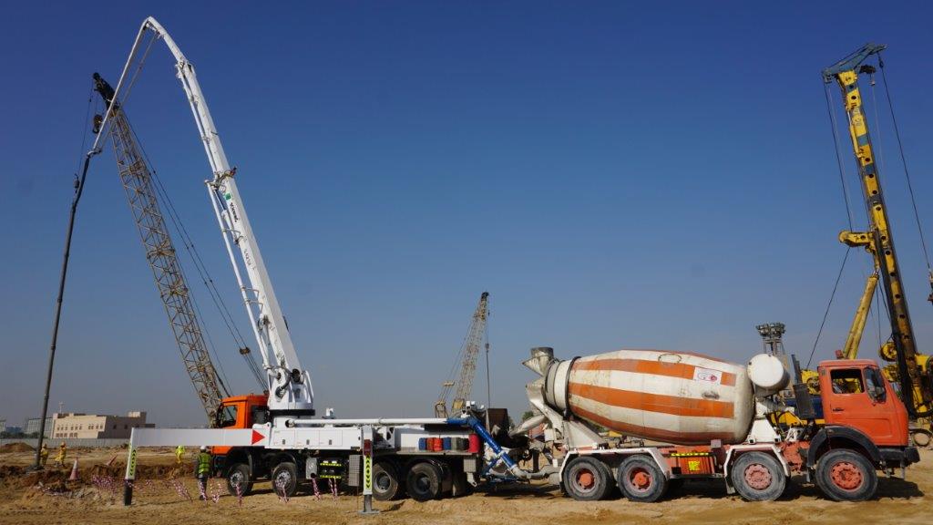 Concrete pumping at Dubai's pyramid