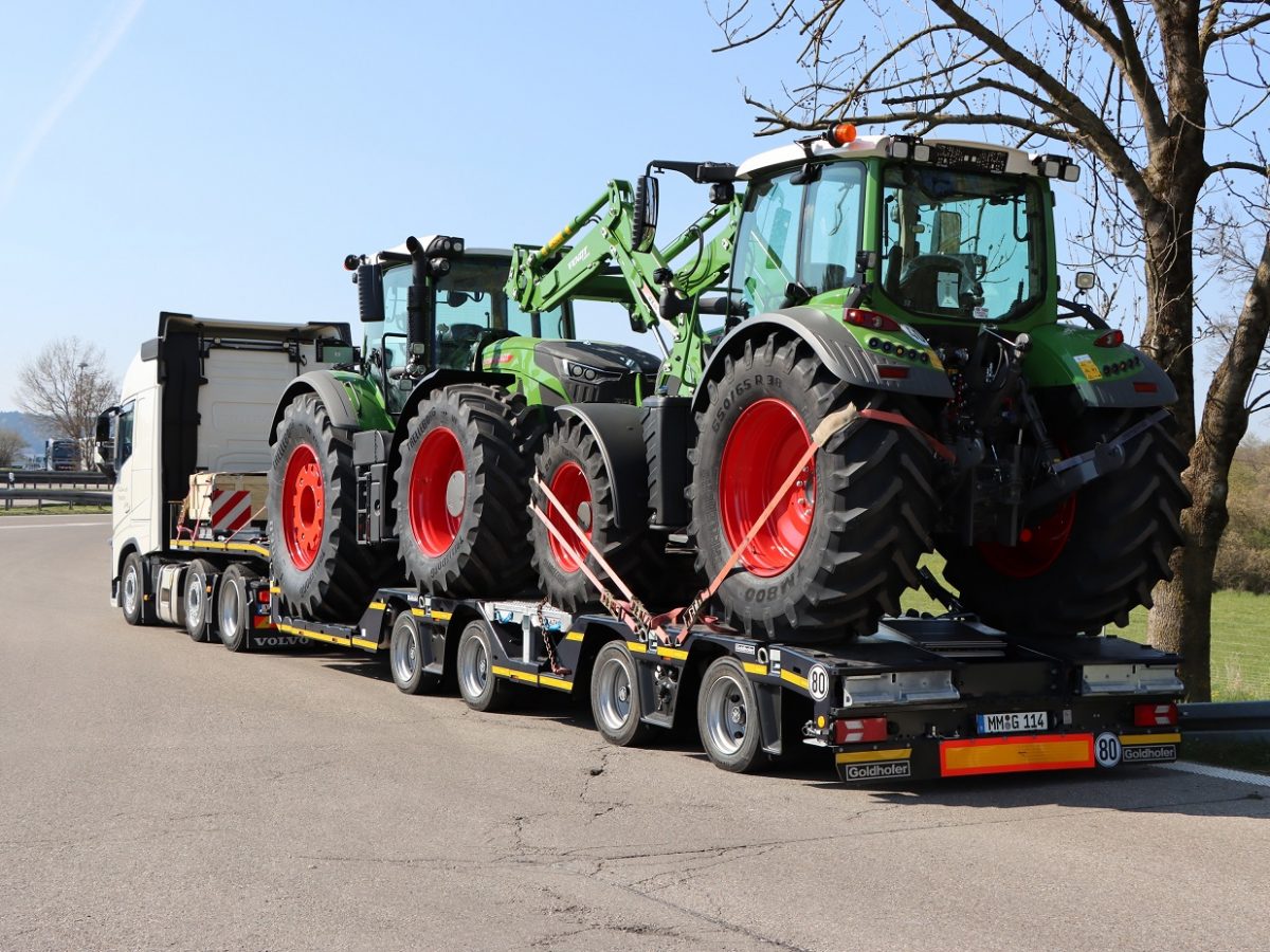 Goldhofer’s Stepstar self-tracking semi lowloader is now available with wheel recesses for the construction industry