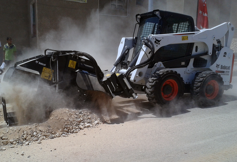 Doosan demonstrates wheel saw attachment in Egypt