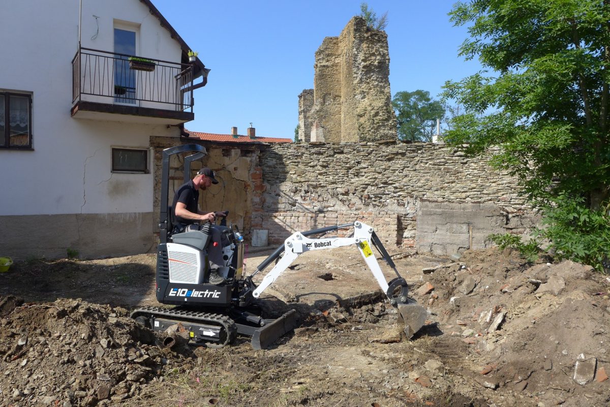 Bobcat E10e mini excavator helps uncover archaeological secrets