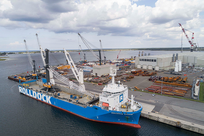 Port of Esbjerg invests in Liebherr LHM 800 mobile harbour crane