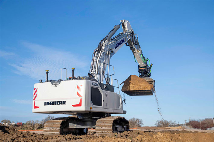 Liebherr delivers first hydraulic excavator with factory-fitted Leica Geosystems machine control system to British company