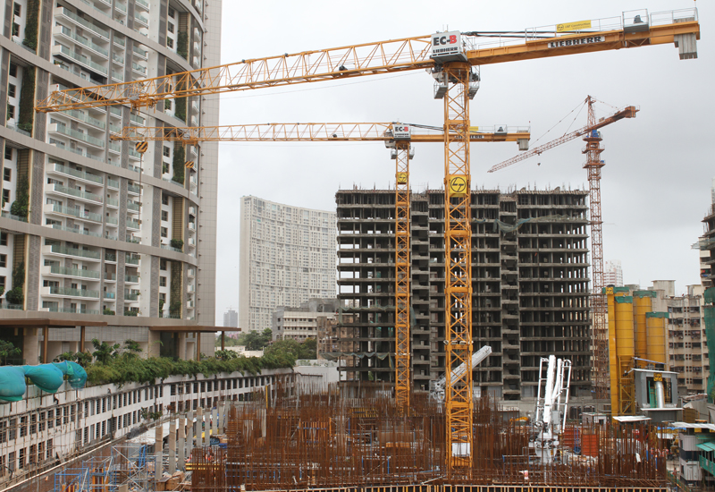 Liebherr flat-tops on Mumbai skyscraper