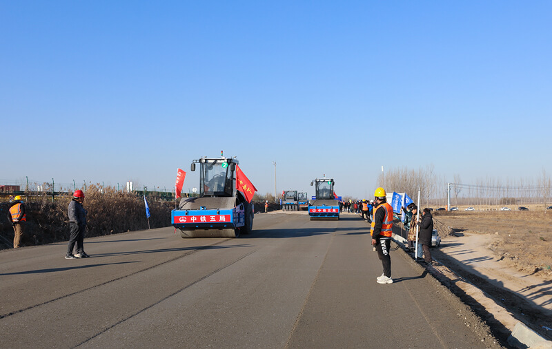 Sany demonstrates road paving and compaction using unmanned machines