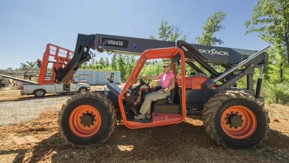 Skyjack gives telehandler to Habitat for Humanity