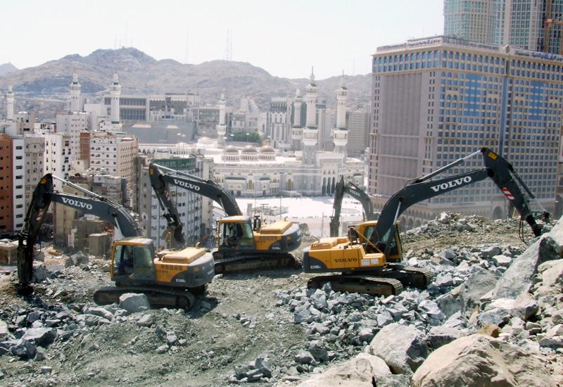 FAMCO wins excavator deal for Haramain rail job