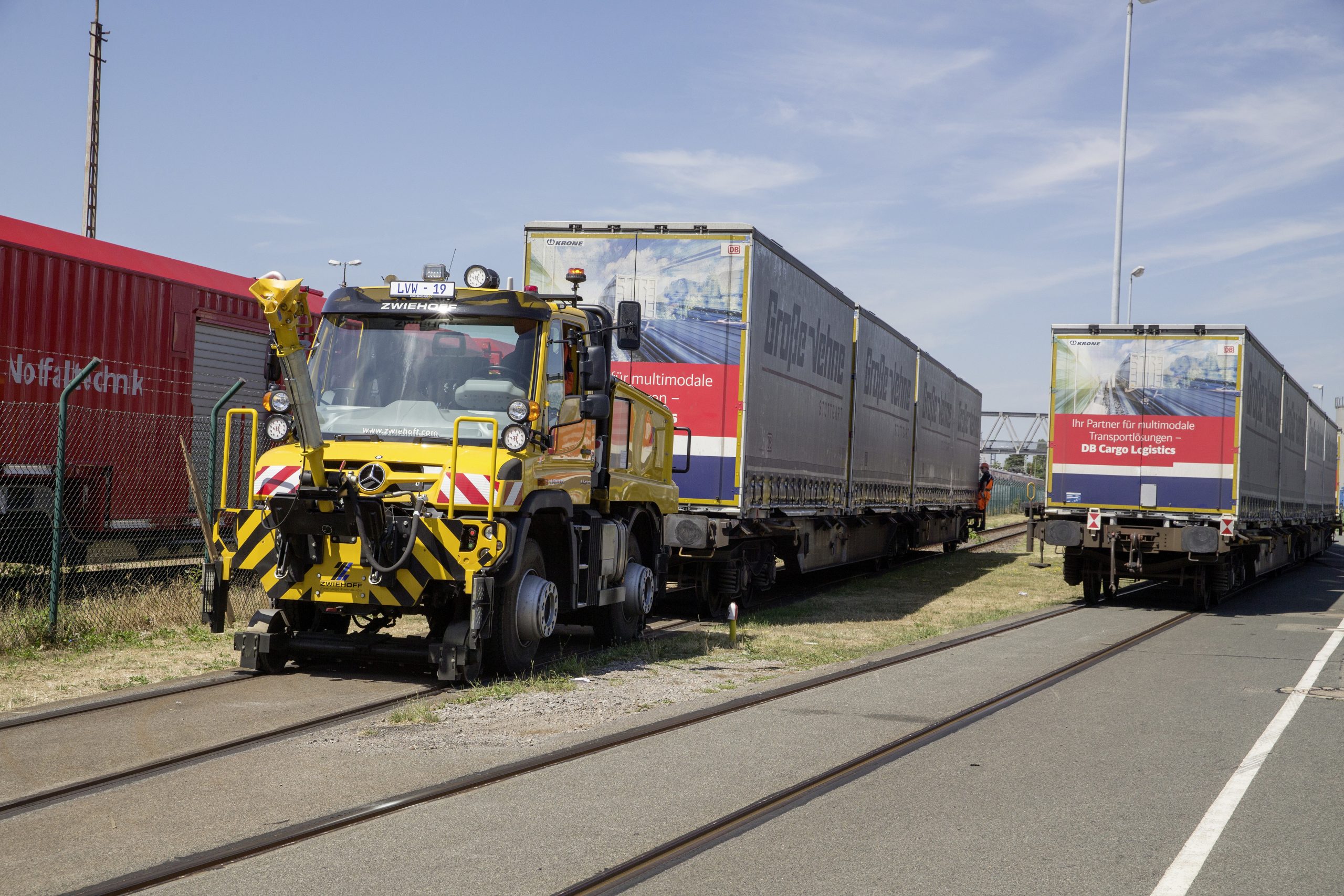 In Pictures: Unimog road-railer - PMV Middle East