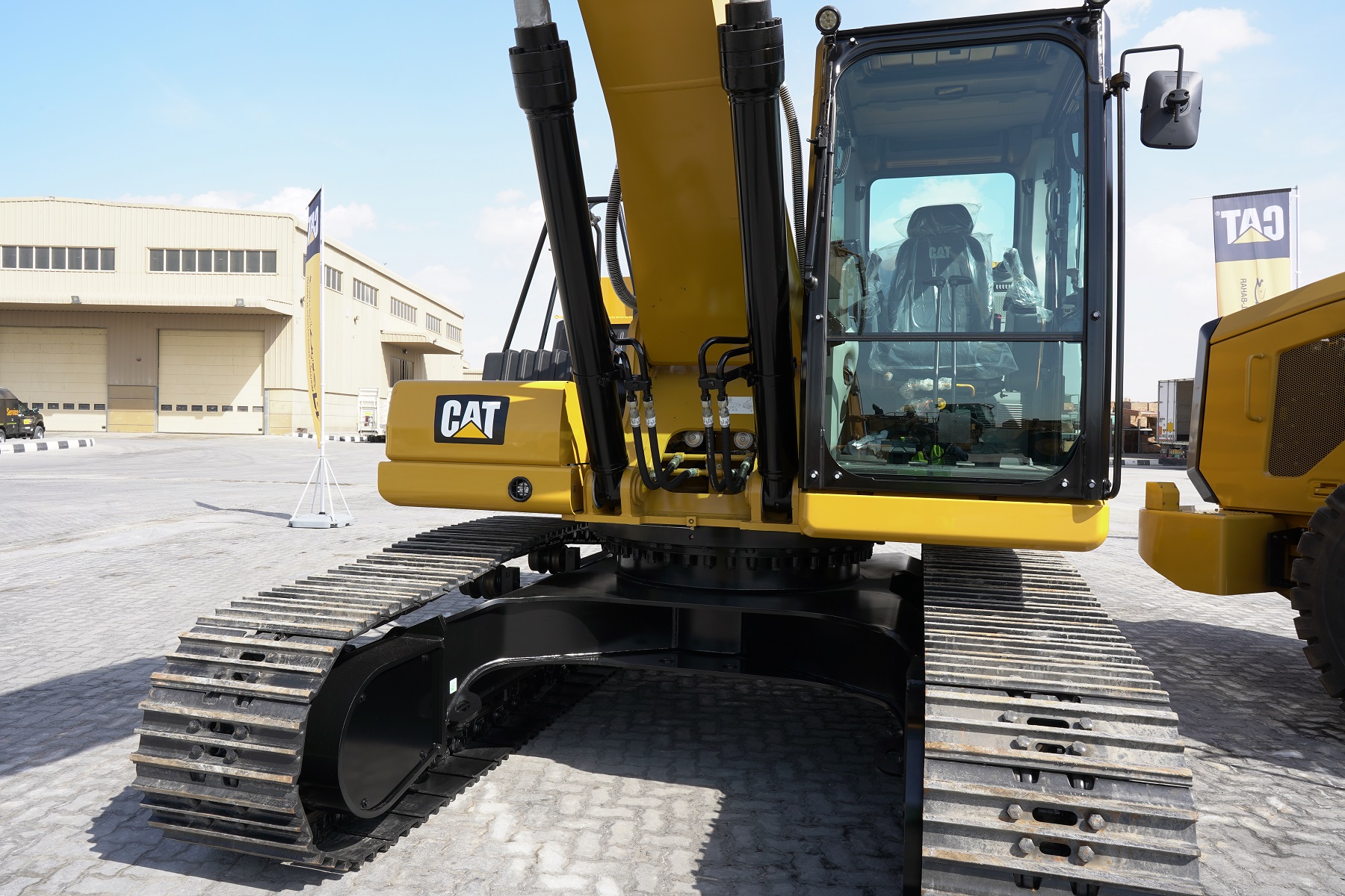 Pictures: The Cat 950 GC wheel loader and 330 GC excavator - PMV Middle ...