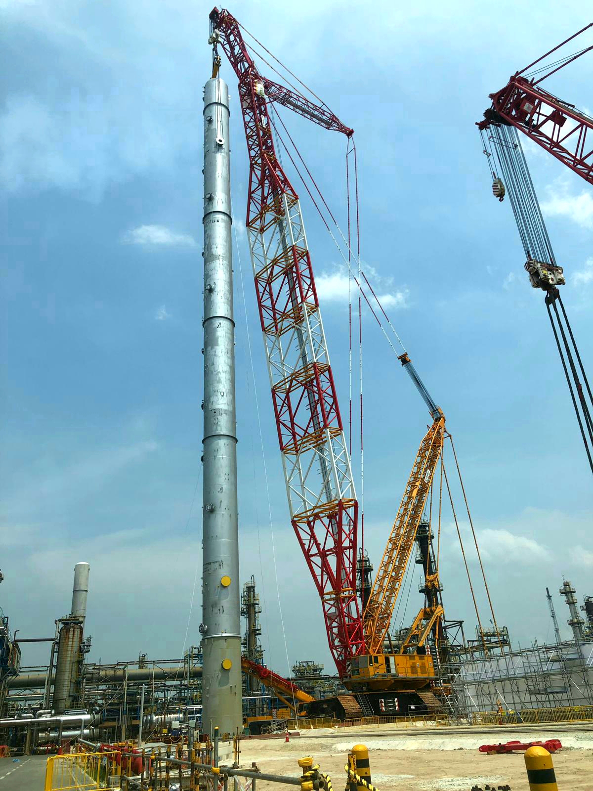 Pictures: Demag CC 8800-1 lattice boom crawler crane helps lift 100 ...