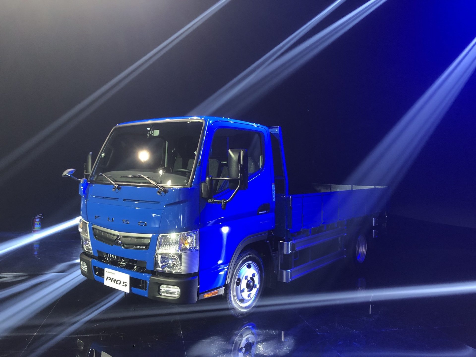 Mitsubishi Fuso celebrates the handover of the 30,000th vehicle to ...