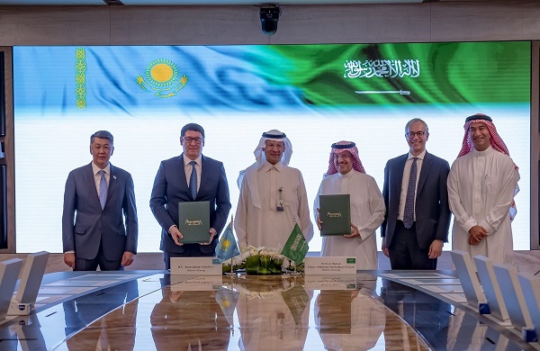 ACWA Power signing agreement with Kazakhstan officials