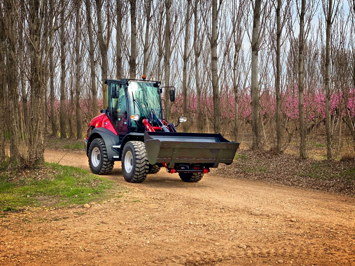 Yanmar small wheeled loader V7, V7-HW