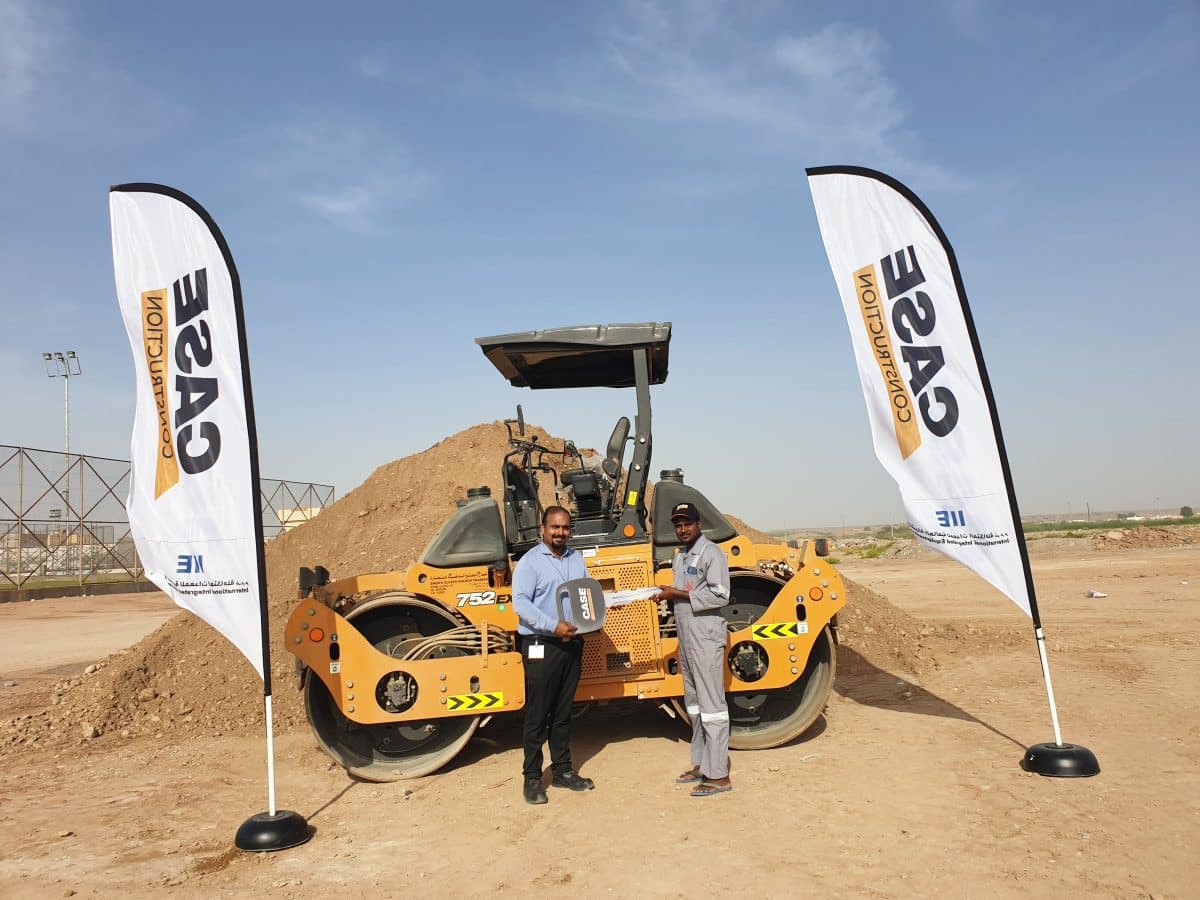 CASE paves the way for Oman’s infrastructure development, delivers first 752EX double drum compactor in the region